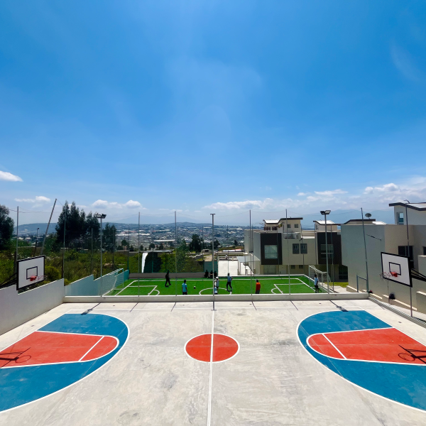 Cancha Sintètica fùtbol y Cancha Básquet con graderío Carmen Amelia